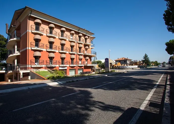Western Hotell 3*
